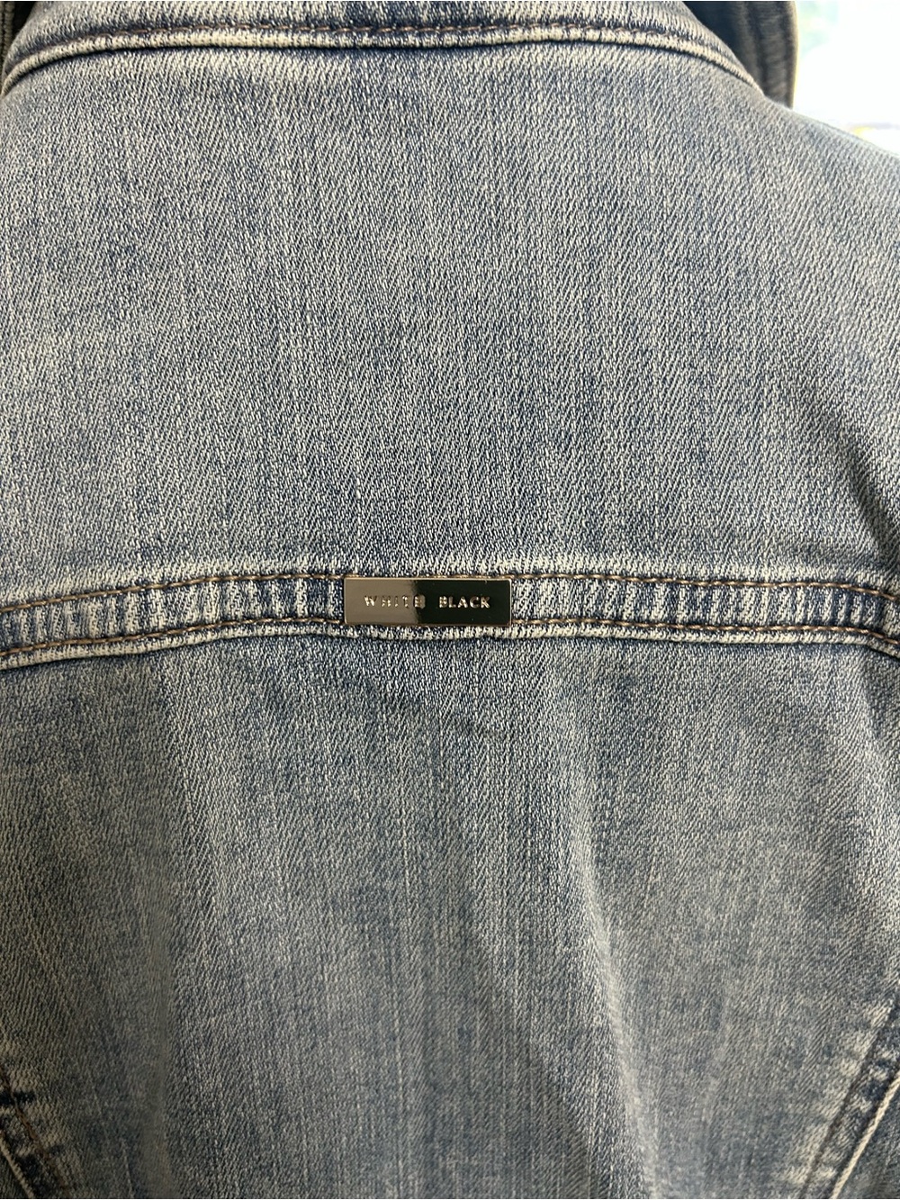 White House Black Market Fitted Light Wash Denim Jacket Size Medium - Picture 4 of 7